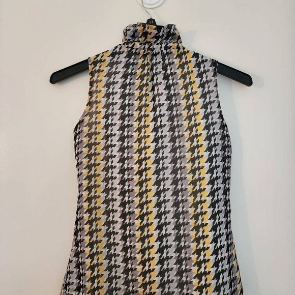 Banana Republic sleeveless  Ruffle houndstooth pattern Blouse  Size xs - Picture 2 of 4